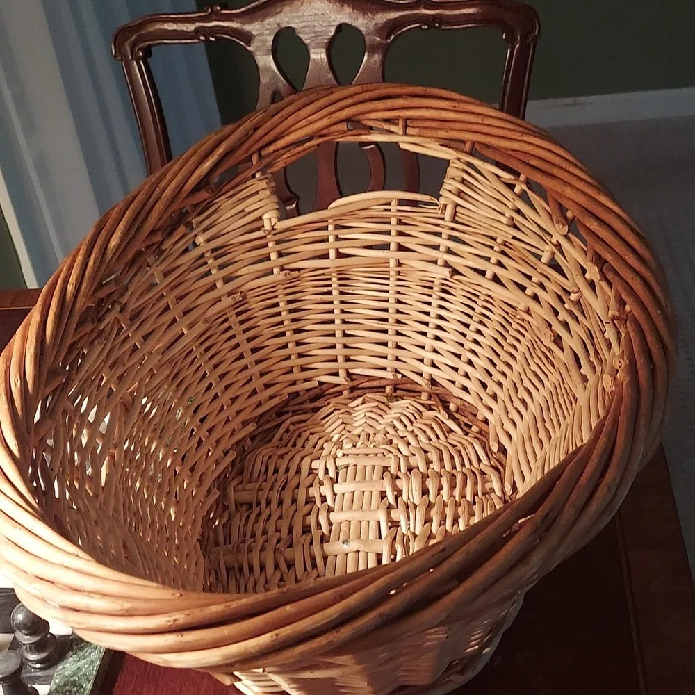 FRENCH LAUNDRY WOVEN WICKER BASKET - 24